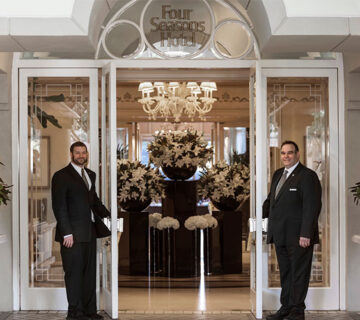 بررسی عوامل موثر در موفقیت یک هتل