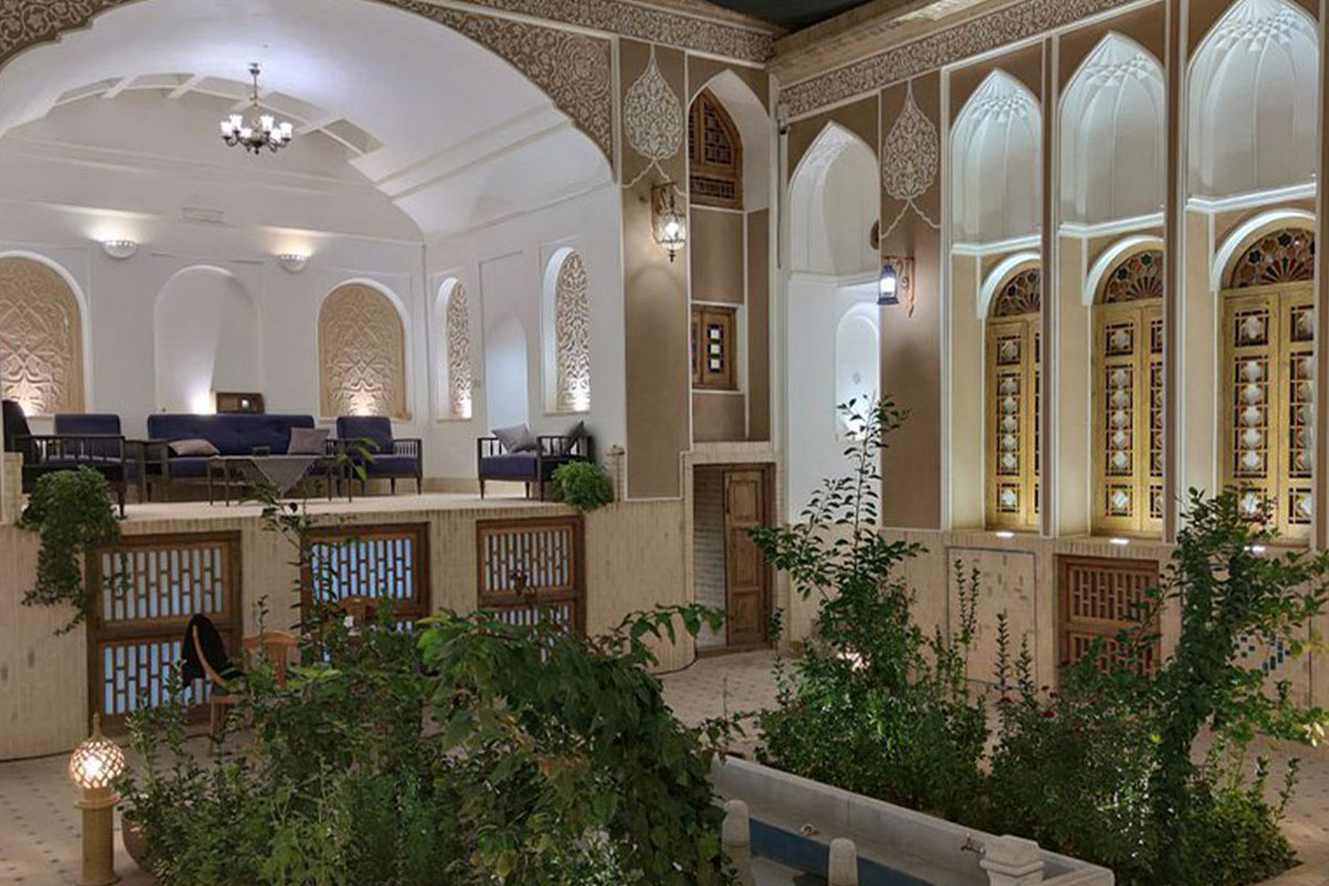 اقامتگاه بومگردی عزیز خان یزد