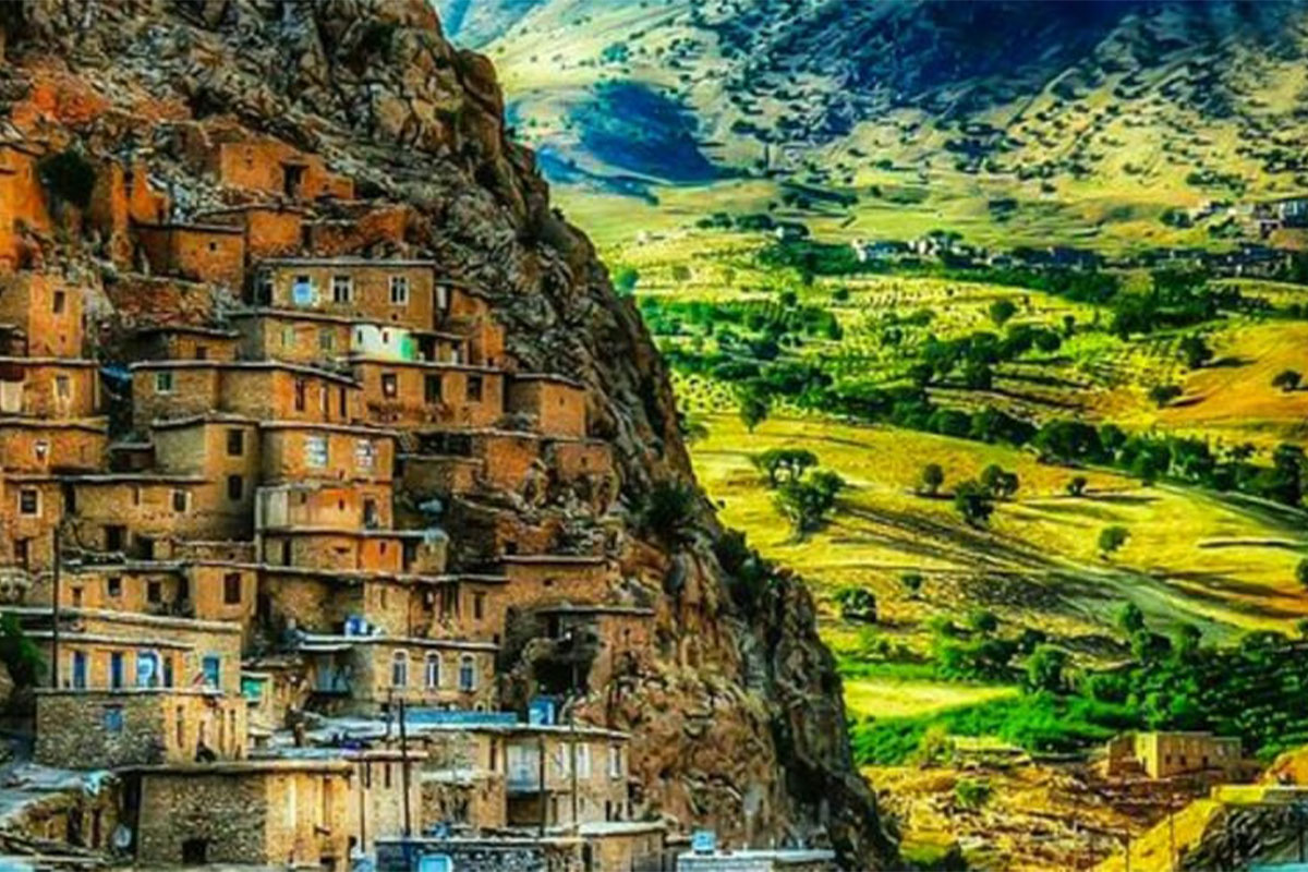 مفهوم سفر به دل طبیعت و تاریخ